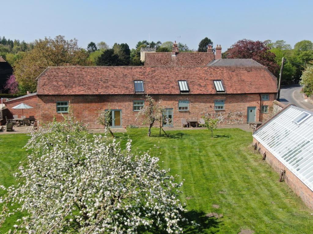 Manor Farm Courtyard Cottages Hampstead Norris Exterior photo